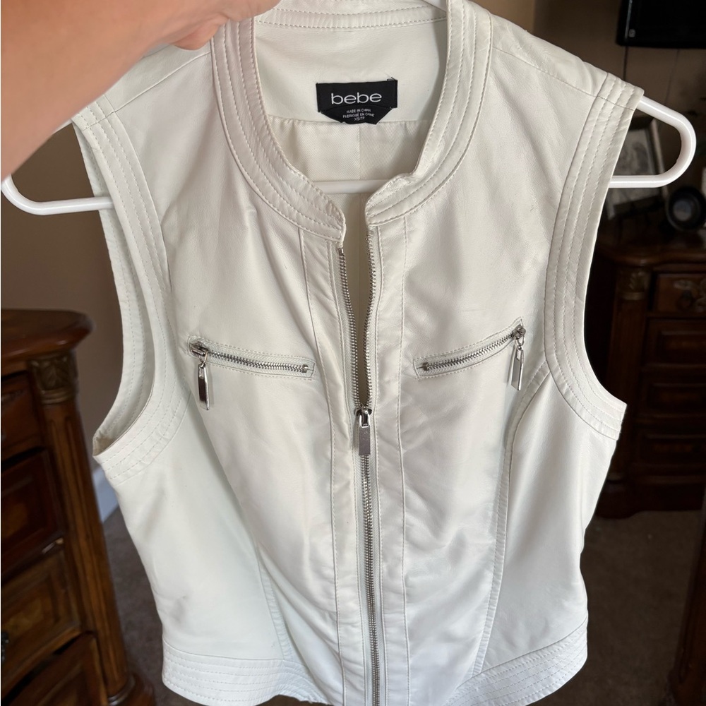 Bebe Women's White Zip-Up Vest